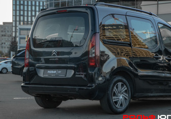 Подержанный автомобиль Citroen Berlingo 2014 года (17 фото)