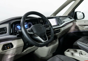 Подержанный автомобиль Volkswagen Multivan 2022 года (8 фото)