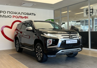 Подержанный автомобиль Mitsubishi Montero Sport 2023 года (3 фото)