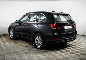 Подержанный автомобиль BMW X5 2017 года (7 фото)