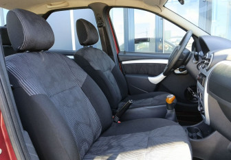 Подержанный автомобиль Renault Logan Sedan 2013 года (19 фото)