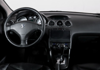 Подержанный автомобиль Peugeot 308 Hatchback 2008 года (12 фото)