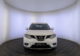 Подержанный автомобиль Nissan X-Trail 2017 года (2 фото)