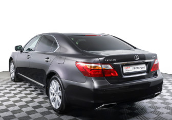 Подержанный автомобиль Lexus LS 2010 года (7 фото)