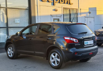 Подержанный автомобиль Nissan Qashqai 2011 года (7 фото)