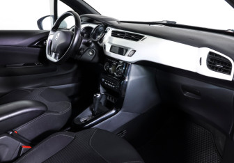 Подержанный автомобиль Citroen DS3 Hatchback 2010 года (11 фото)