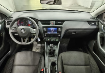 Подержанный автомобиль Skoda Octavia Liftback 2017 года (13 фото)