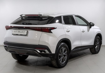 Подержанный автомобиль Omoda C5 2024 года (5 фото)