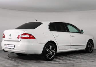 Подержанный автомобиль Skoda Superb Liftback 2010 года (3 фото)