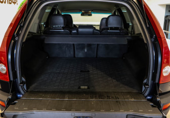 Подержанный автомобиль Volvo XC90 2006 года (20 фото)