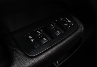 Подержанный автомобиль Volvo XC60 2019 года (21 фото)