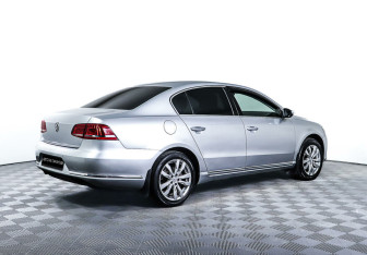 Подержанный автомобиль Volkswagen Passat Sedan 2012 года (5 фото)