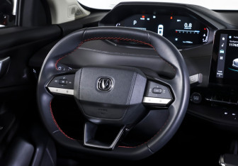 Подержанный автомобиль Changan UNI-S 2024 года (13 фото)