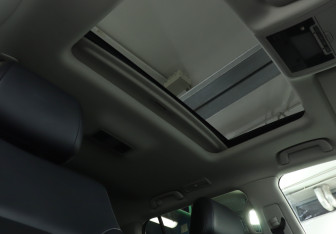 Подержанный автомобиль Toyota Land Cruiser Suv 2015 года (21 фото)