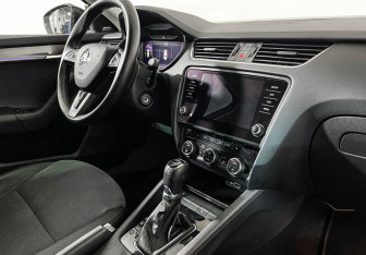 Подержанный автомобиль Skoda Octavia Liftback 2019 года (9 фото)