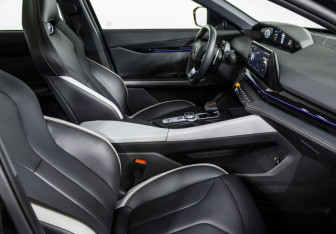 Подержанный автомобиль Changan UNI-V 2024 года (10 фото)