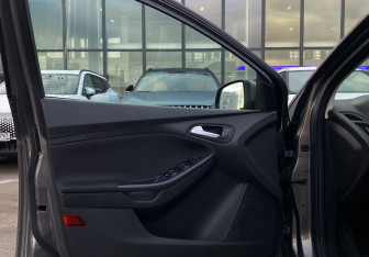 Подержанный автомобиль Ford Focus Wagon 2017 года (15 фото)