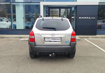 Подержанный автомобиль Hyundai Tucson 2008 года (6 фото)