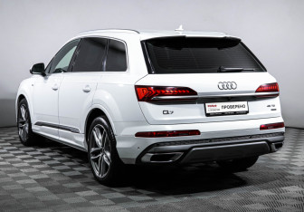 Подержанный автомобиль Audi Q7 2020 года (7 фото)