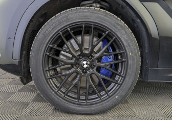 Подержанный автомобиль BMW X6 2020 года (12 фото)