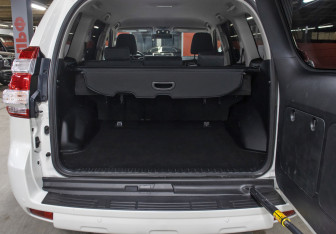 Подержанный автомобиль Toyota Land Cruiser Prado 2017 года (10 фото)