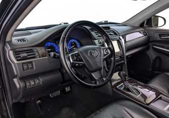 Подержанный автомобиль Toyota Camry Sedan 2016 года (15 фото)
