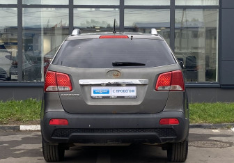 Подержанный автомобиль Kia Sorento 2011 года (6 фото)