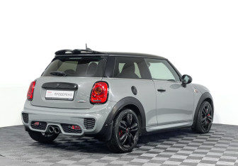 Подержанный автомобиль MINI Hatch 2017 года (5 фото)