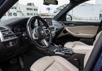 Подержанный автомобиль BMW X3 2021 года (10 фото)