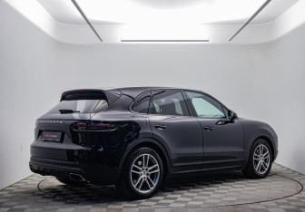 Подержанный автомобиль Porsche Cayenne 2020 года (5 фото)