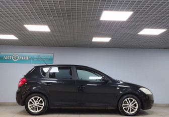 Подержанный автомобиль Kia Ceed Hatchback 2009 года (4 фото)