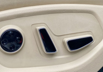 Подержанный автомобиль Genesis G80 2017 года (28 фото)