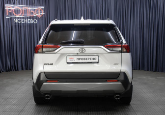 Подержанный автомобиль Toyota RAV4 2020 года (6 фото)
