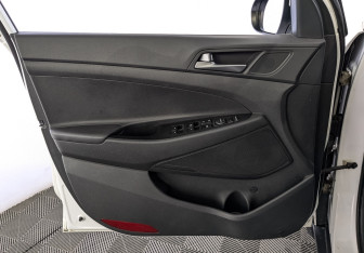 Подержанный автомобиль Hyundai Tucson 2017 года (19 фото)