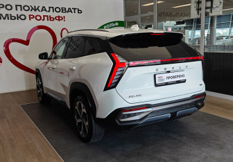 Подержанный автомобиль Geely Atlas 2024 года (6 фото)