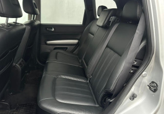 Подержанный автомобиль Nissan X-Trail 2011 года (10 фото)