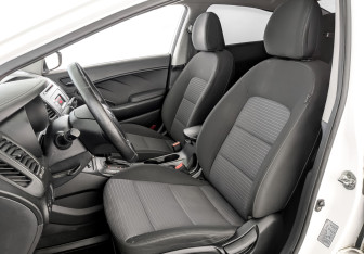 Подержанный автомобиль Kia Cerato Sedan 2015 года (20 фото)