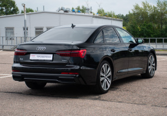 Подержанный автомобиль Audi A6 Sedan 2020 года (5 фото)