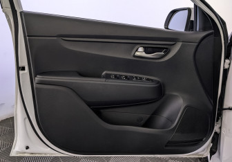 Подержанный автомобиль Kia Rio Sedan 2021 года (19 фото)