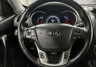 Подержанный автомобиль Kia Sorento 2014 года (12 фото)
