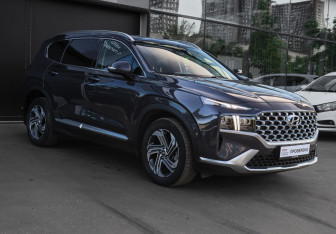 Подержанный автомобиль Hyundai Santa Fe 2022 года (3 фото)