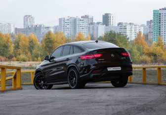 Подержанный автомобиль Mercedes-Benz GLE AMG 2017 года (23 фото)