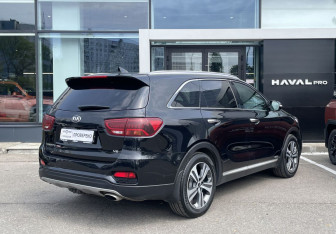 Подержанный автомобиль Kia Sorento 2018 года (5 фото)