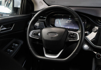 Подержанный автомобиль Omoda S5 2024 года (11 фото)
