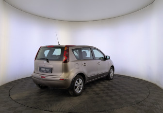 Подержанный автомобиль Nissan Note 2013 года (5 фото)