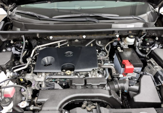 Подержанный автомобиль Toyota RAV4 2020 года (9 фото)