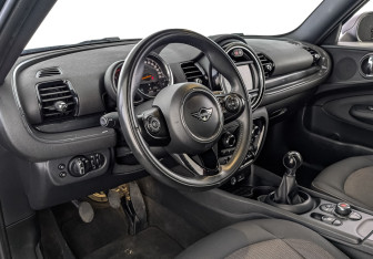 Подержанный автомобиль MINI Clubman Wagon 2019 года (16 фото)