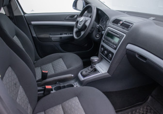 Подержанный автомобиль Skoda Octavia Liftback 2011 года (9 фото)