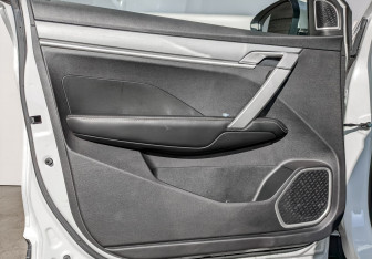 Подержанный автомобиль Geely Coolray 2023 года (19 фото)