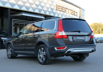Подержанный автомобиль Volvo XC70 2011 года (7 фото)